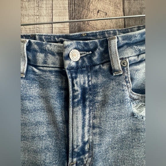American Eagle Straight Curvy High Rise Mom Jeans - Picture 7 of 7